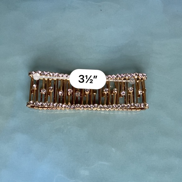 Gold and Crystal Stretchy Bracelet. - Picture 6 of 6